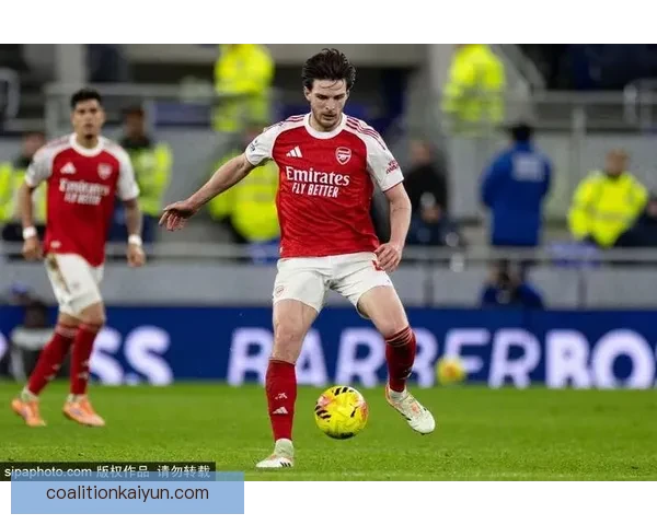 赖斯对抗能力持续提升，成为球队中场防守的重要支柱。