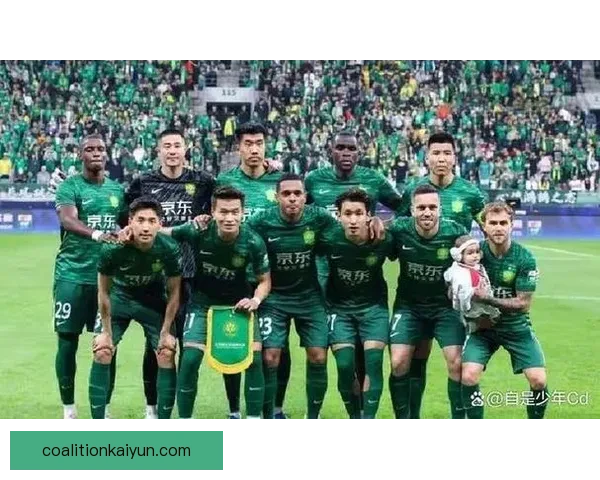 足球老将展现拼搏精神，持续保持竞争力，备受关注